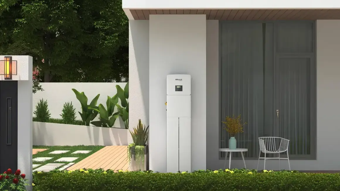 Nowoczesny dom z systemem fotowoltaicznym. Zastanawiasz się, ile prądu wyprodukuje elektrownia fotowoltaiczna 5 kW dziennie?